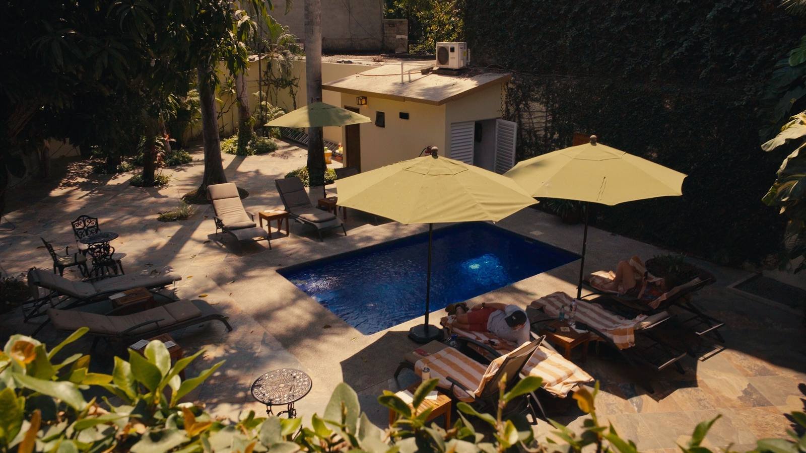 Casa Di Giulio: pool area with loungers, umbrellas and a small table
